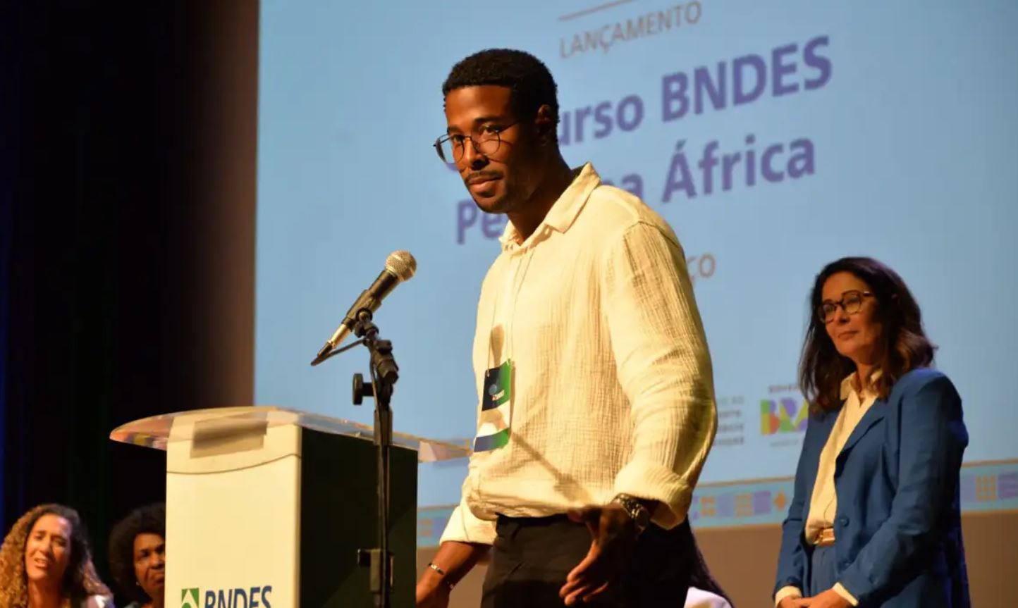 Leia mais sobre o artigo Arquiteto negro 1º colocado geral no BNDES defende cota em concursos