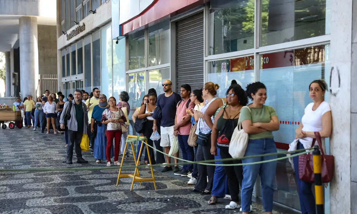 Leia mais sobre o artigo Mais de 42 mil fazem provas discursivas do CNU 2025 neste domingo