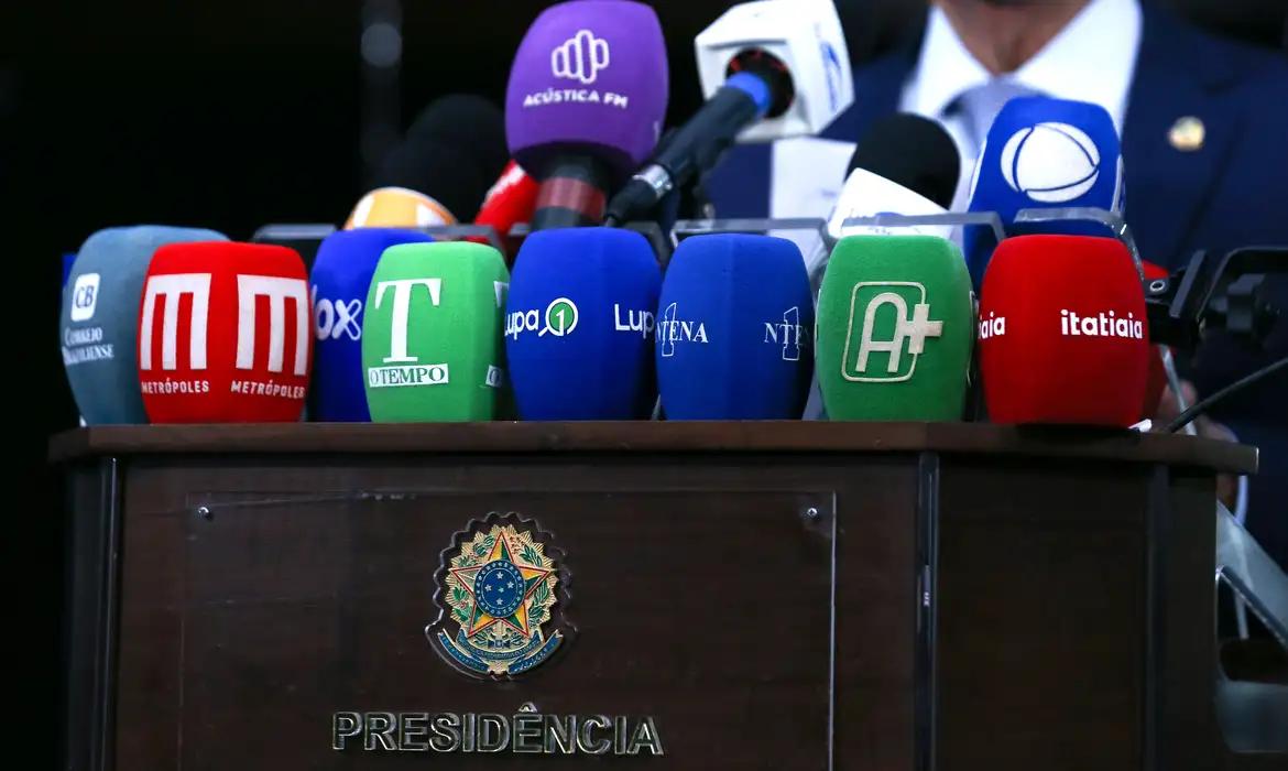 Leia mais sobre o artigo Jornalista não tem o que comemorar em seu dia, diz presidente da Fenaj